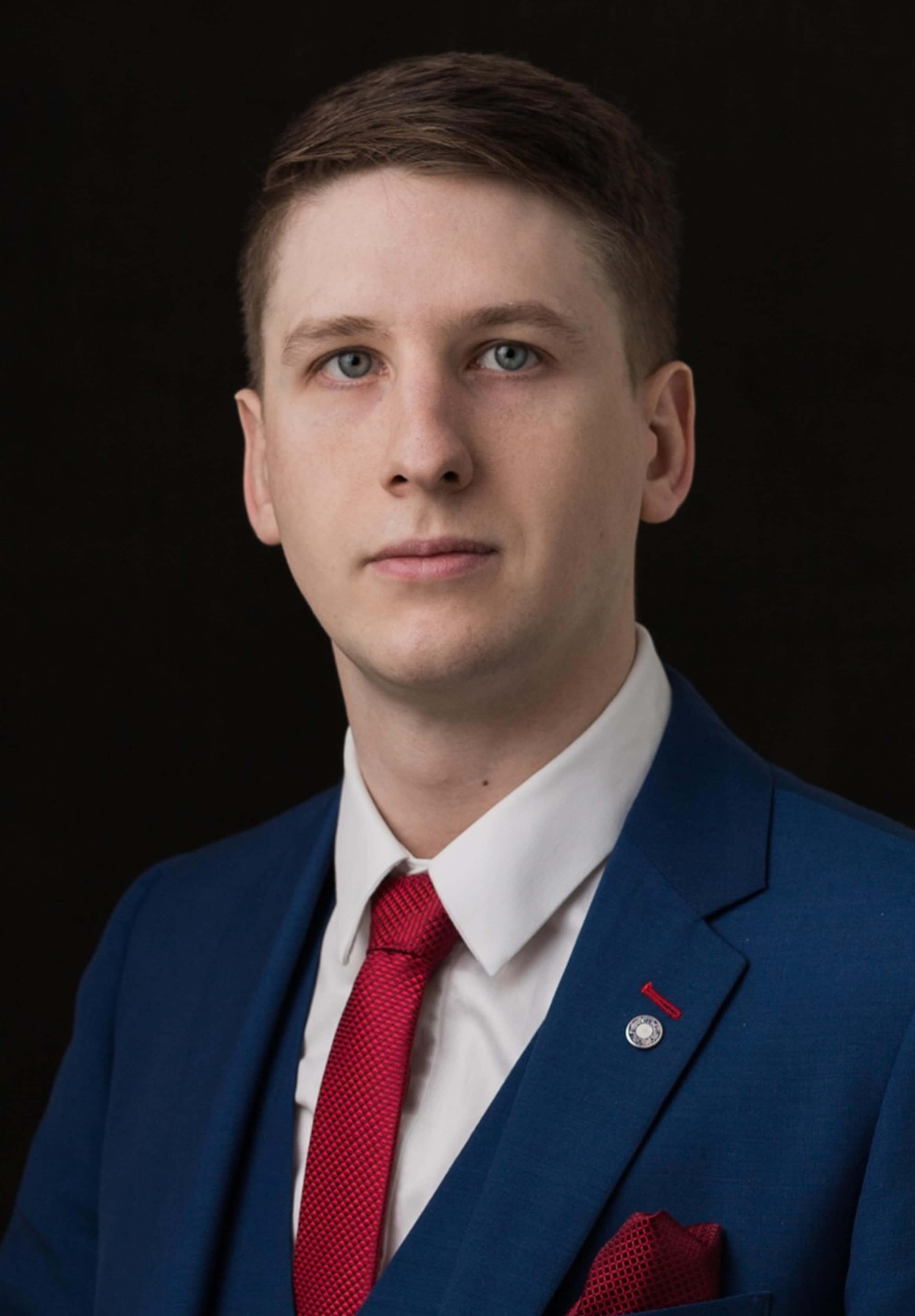 Pete James headshot